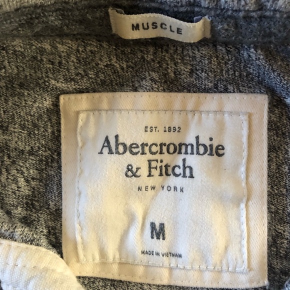 Abercrombie & Fitch Men’s Medium Short-sleeved Button Shirt w/ Indian Graphic - Picture 4 of 5